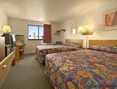 Super 8 By Wyndham Willmar Hotel Exterior foto